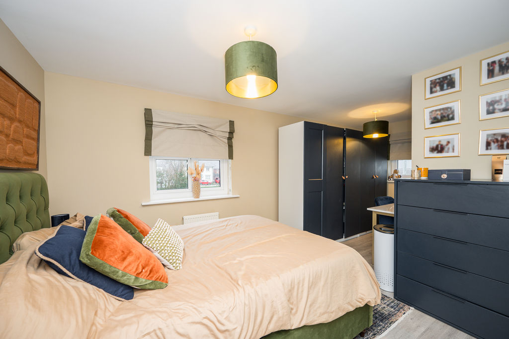 Bedroom- click for photo gallery